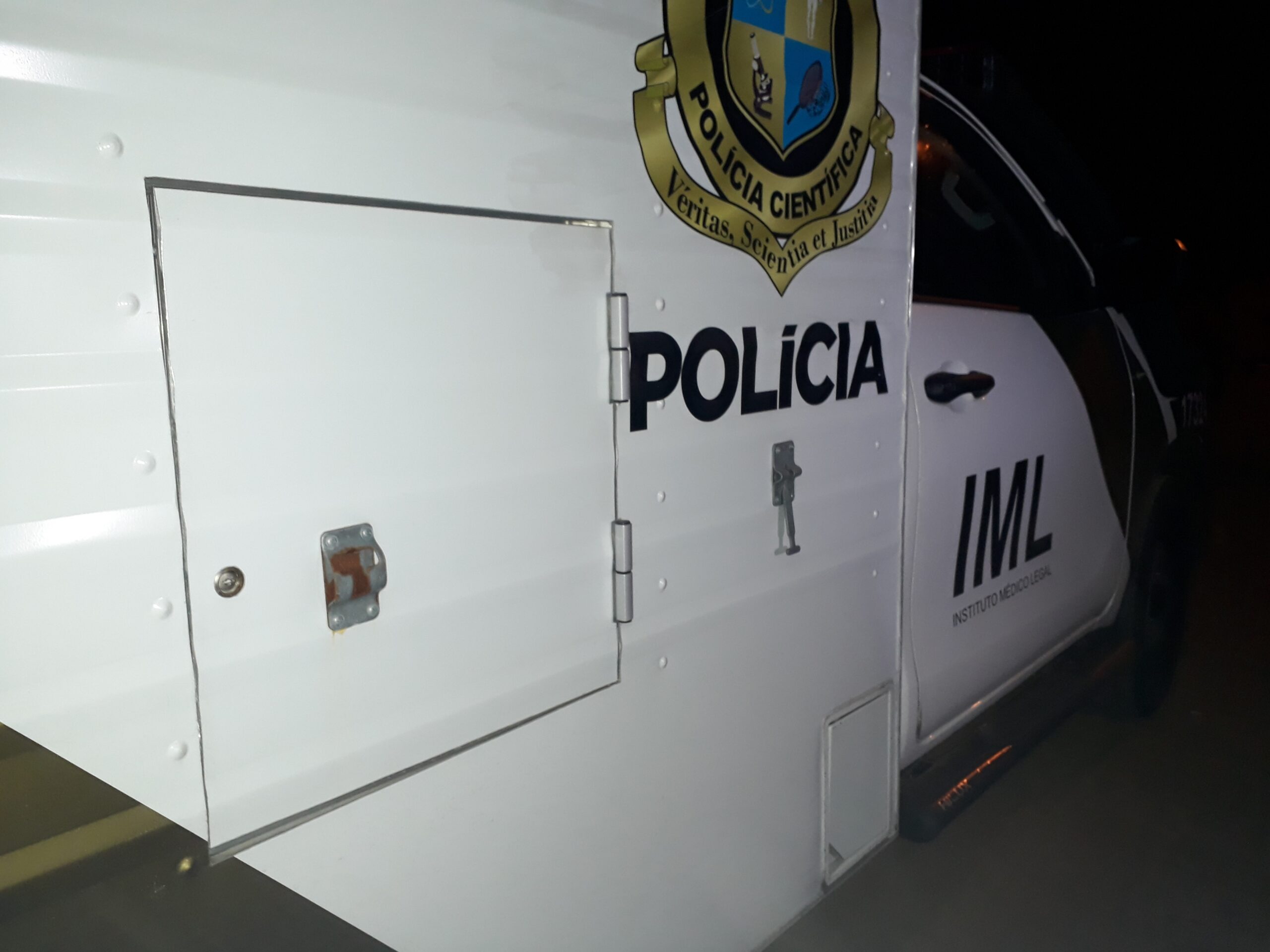  Corpo de homem é encontrado com mãos e pés amarrados, em FRG