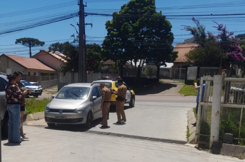 Dupla em moto abre fogo contra homem que saia de casa em FRG; Ele foi socorrido
