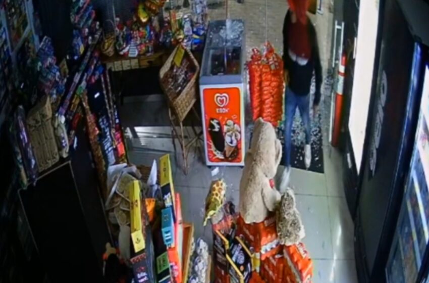  Criminosos quebram porta de vidro para roubar loja de conveniências em posto de combustíveis em FRG