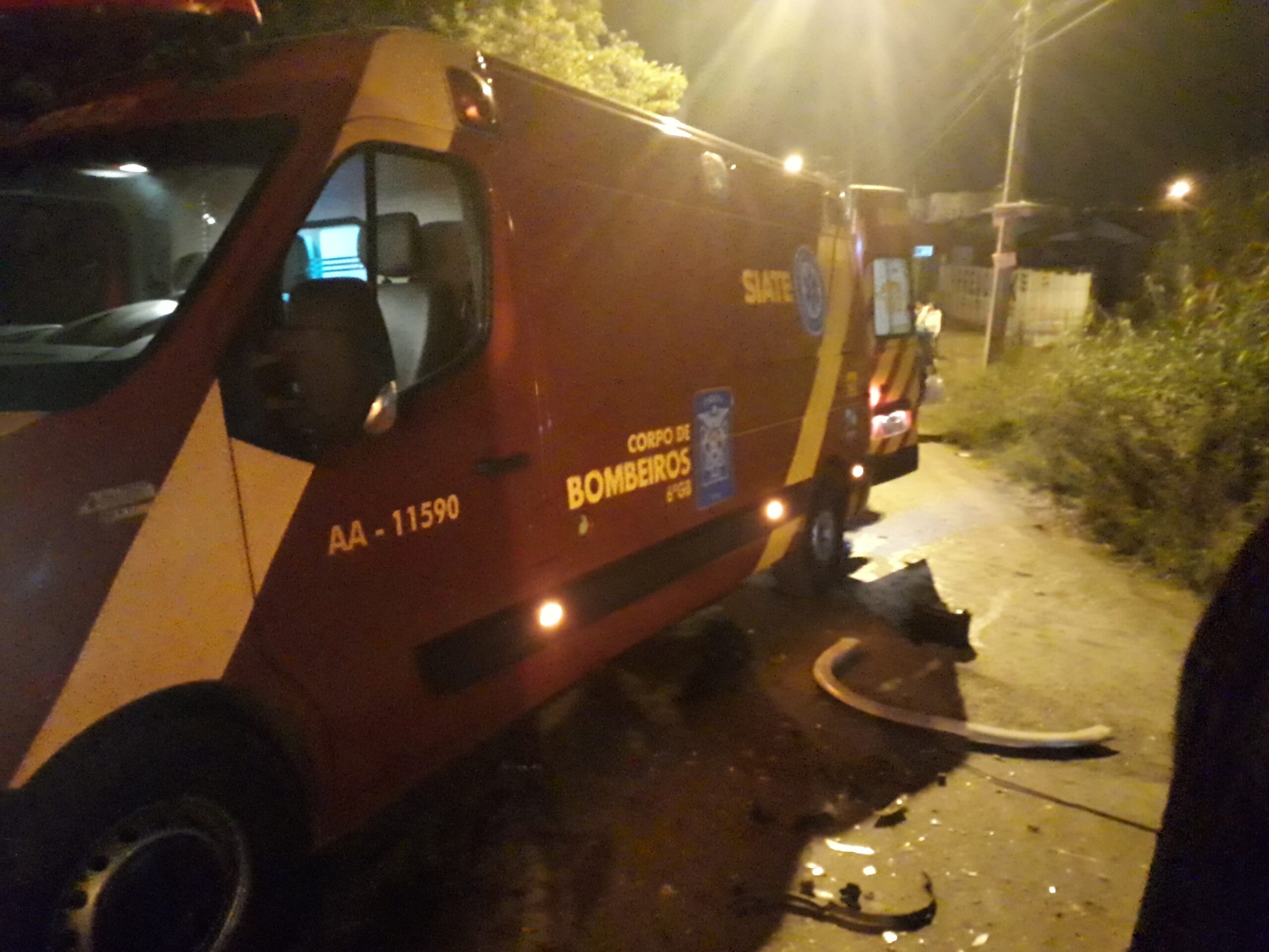  Capotamento deixa sete feridos, inclusive crianças, em Fazenda Rio Grande