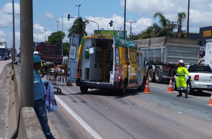  Motociclista fica ferido em colisão com caminhão na BR-116 em FRG