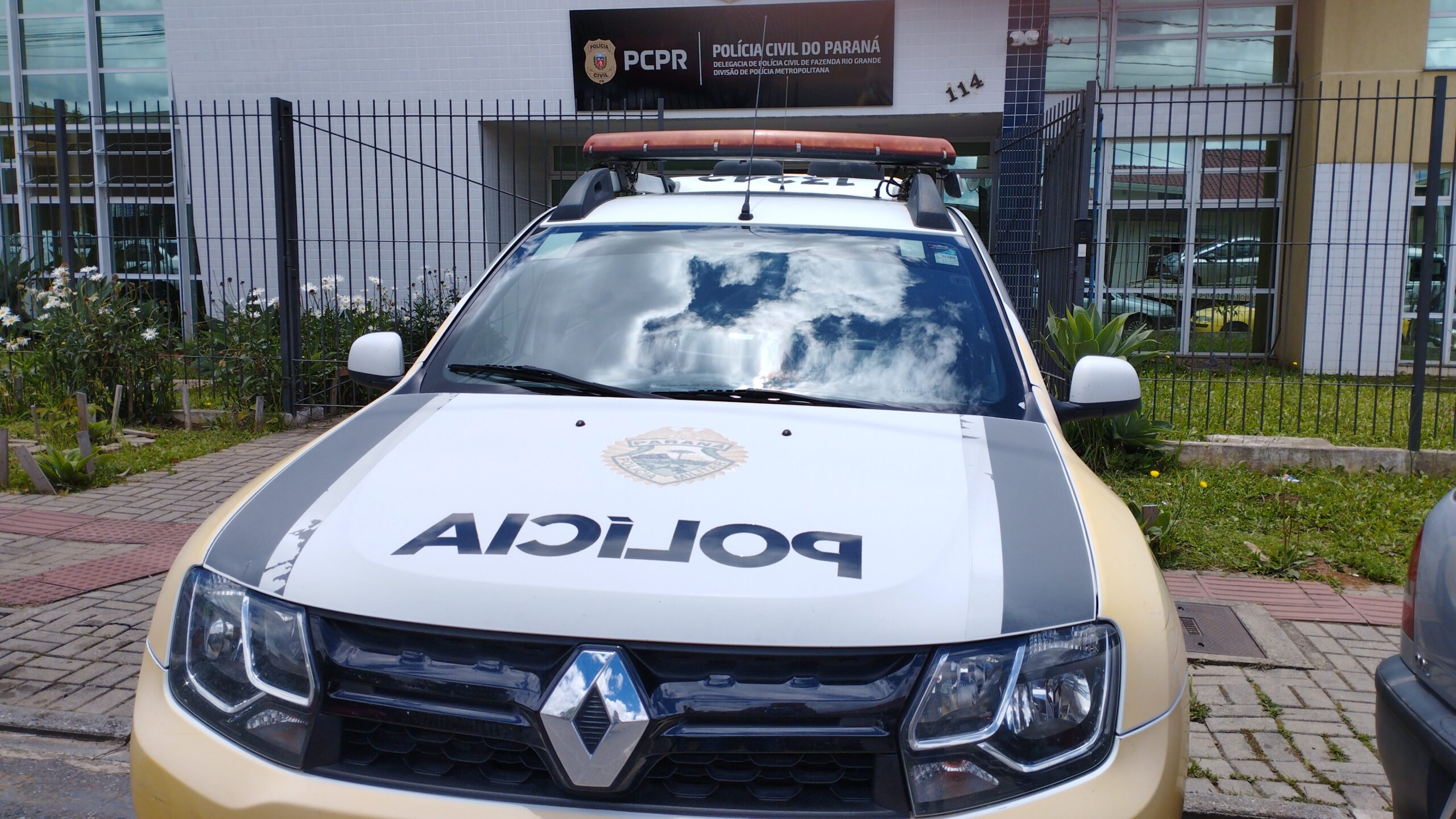  Polícia Militar recupera carro roubado momentos após o roubo em FRG