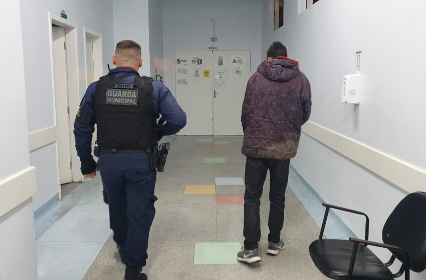  Homem é preso após invadir posto de combustíveis e quebrar bombas de abastecimento