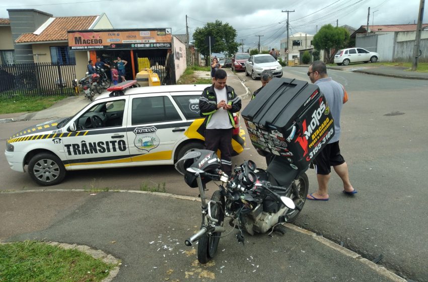  Motociclista fica ferido após colisão com carro em cruzamento em FRG