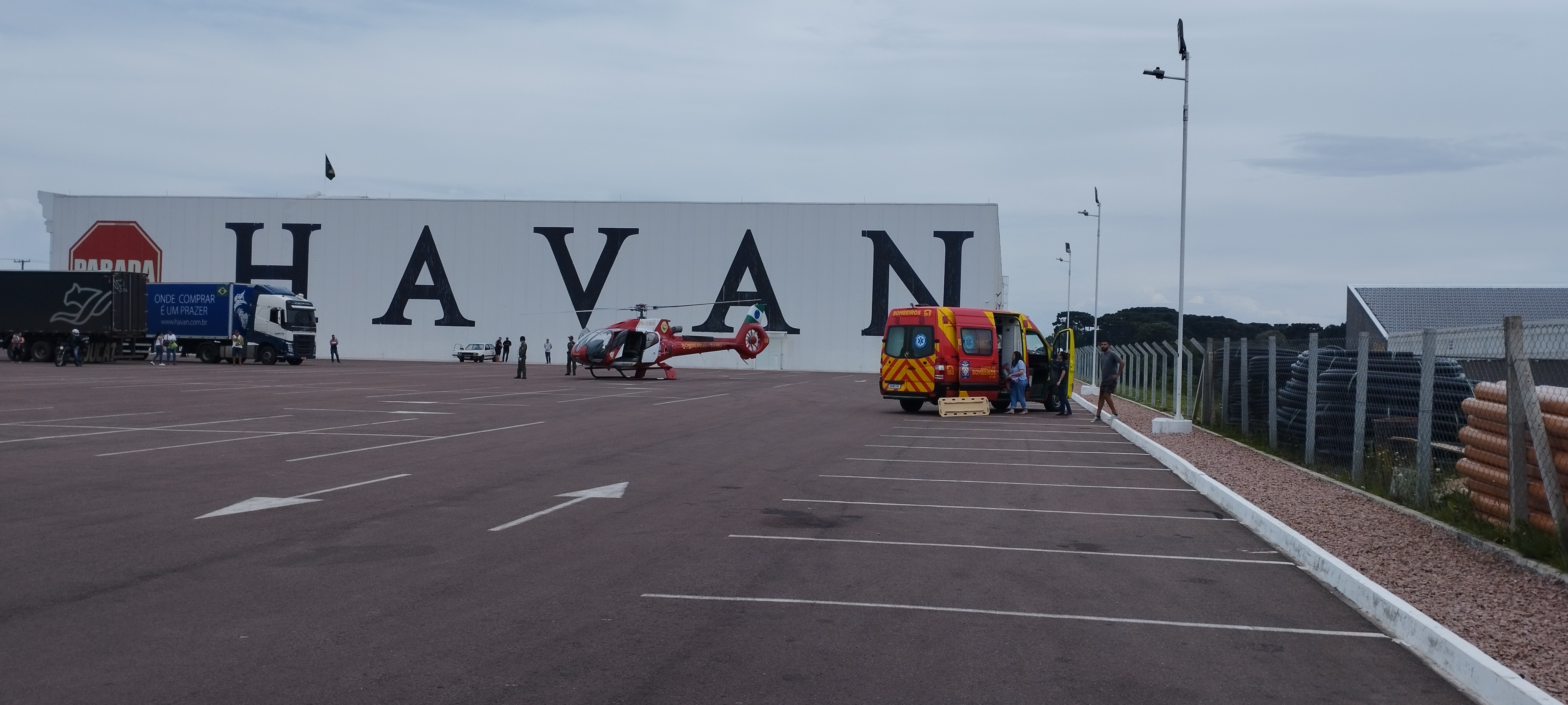  Homem fica gravemente ferido após queda de barracão em FRG