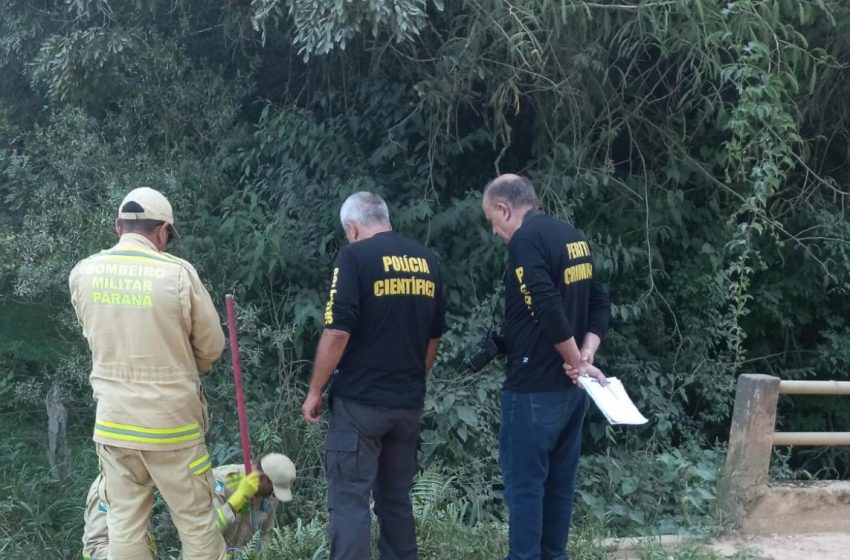  Corpo de homem com a cabeça enterrada é encontrado às margens de rio em Mandirituba