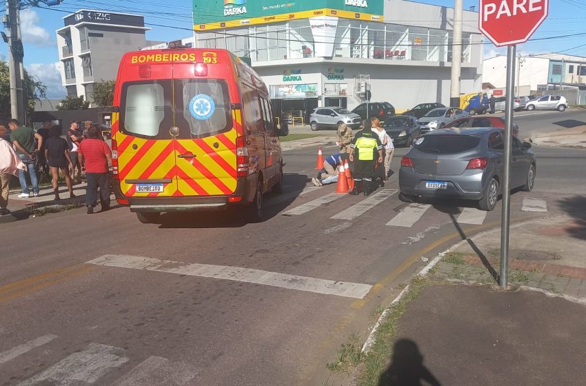  Garupa de moto fica ferida em colisão envolvendo automóvel em FRG