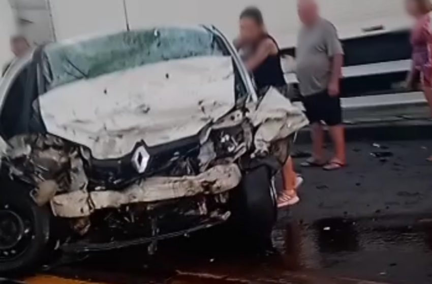  Colisão frontal entre carro e caminhão deixa homem morto na BR-116 em FRG