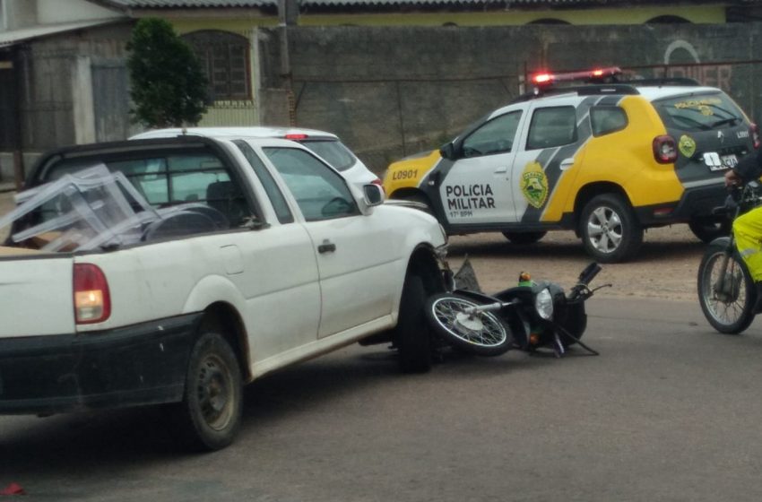  Motociclista saí ileso após bater em carro em Fazenda Rio Grande