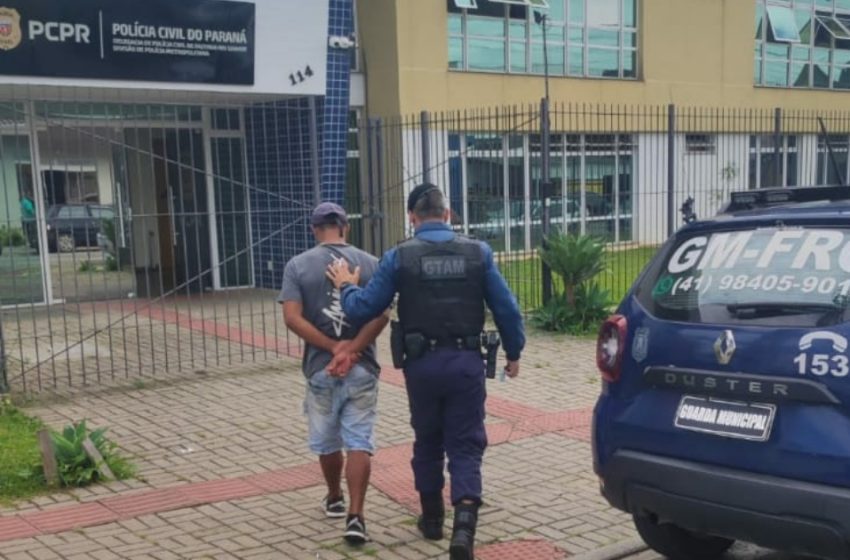  Homem com mandado de prisão se envolve em confusão no Centro Pop e acaba preso pela GM