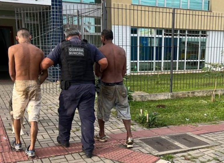  Suspeitos de furto são presos com revólver pela GM em Fazenda Rio Grande