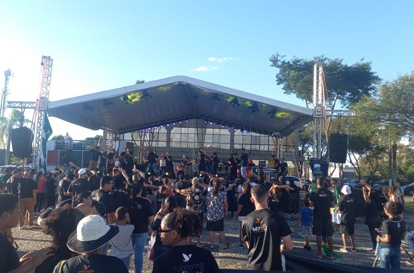  Marcha para Jesus reúne centenas de pessoas em Fazenda Rio Grande