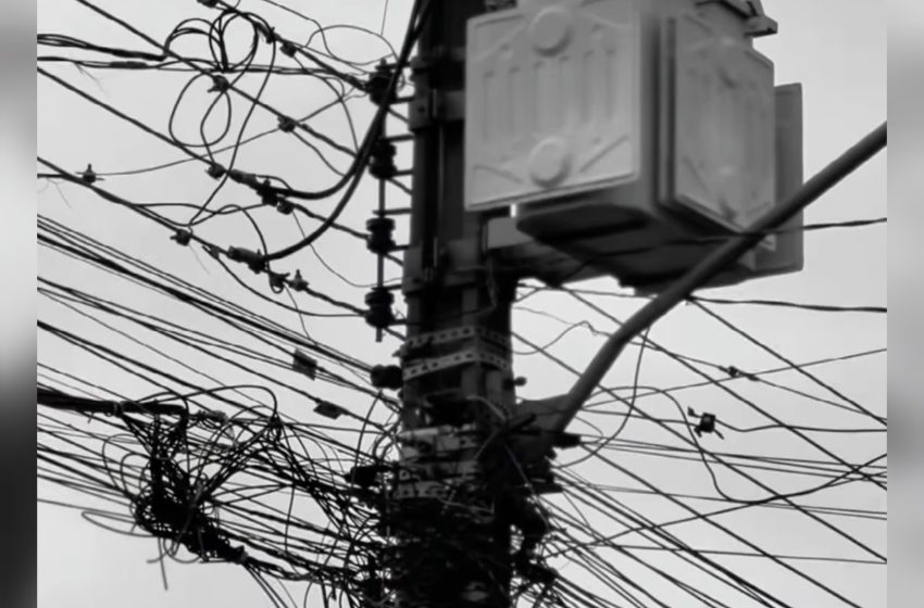  Prefeitura mira empresas de energia e telecomunicações por fios soltos em postes