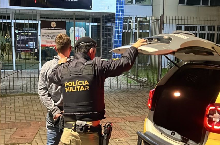  Homem é preso após roubo a adolescente e uso de cartão em pizzaria em Fazenda Rio Grande