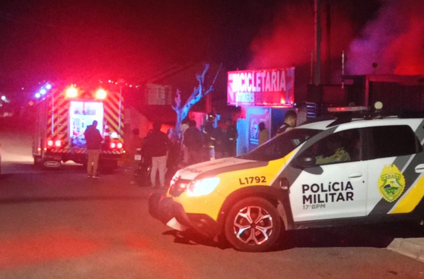  Princípio de incêndio atinge bicicletaria no bairro Santa Terezinha, em FRG